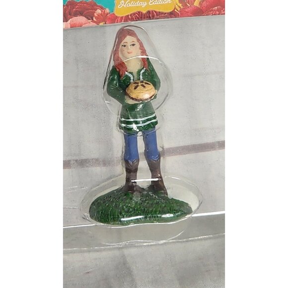 The Pioneer Woman Red Bakes A Pie Holiday 2019 Figurine – Festive Holiday Decor - Picture 2 of 6